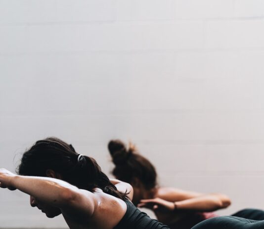 사후관리 원탑 필라테스 강사자격증 / 강사 될때까지 케어하는 유일한 센터 woman in black tank top and black leggings lying on black floor