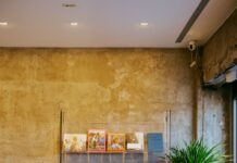 필라테스 지도자과정 강남점 3월 11일 개강 A woman sitting in a chair in a room