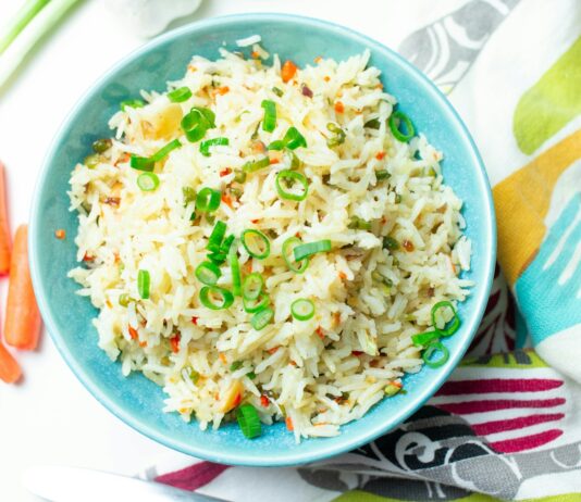 탄수화물 이렇게 먹으면 살 더 빠져요! white and blue ceramic bowl