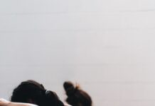 수원 매트필라테스 자격증, 어디서 취득할지 고민되는분들께 woman in black tank top and black leggings lying on black floor