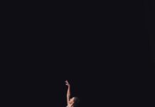바레 필라테스 요즘 왜 이렇게 많아졌을까요? photography of dancing ballerina