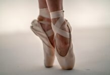 바레 자격증 아직도 거기? 진짜들은 다 여긴데 pair of brown ballerina shoes