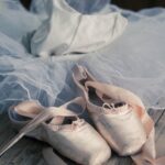 바레 지식in: 왜 관절은 보호해야 하고 근육은 자극해야 할까? slipper, dance, ballet, dancer, foot, classic dance, tumblr wallpaper, gray dance, gray wallpaper, gray dancing, gray ballet, iphone wallpaper, dance, dance, dance, ballet, ballet, ballet, ballet, ballet