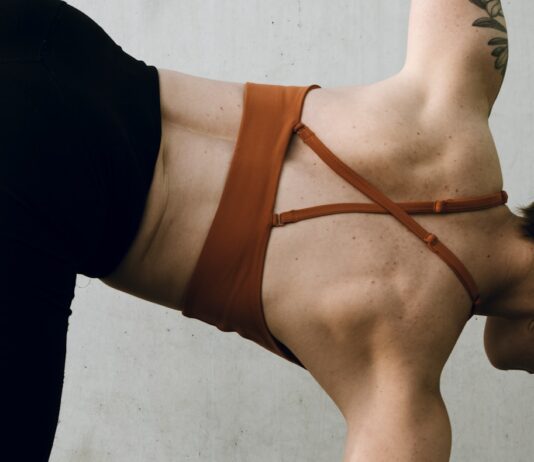 국내유일 정식 사단법인 바레 자격증 마이바레 필라테스 a woman in a brown bikini doing a handstand