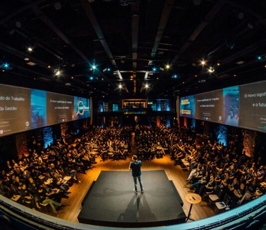 동서대학교 시니어 운동처방 마이 바레 특강 people sitting on chairs watching a game