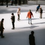 예술과 운동 사이, 롯데월드몰 아트마블 웰니스 데이 / 기업출강 People ice skating on an outdoor rink