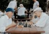 시니어 바레 운동, 왜 가르치기 어려울까요? two men playing chess