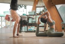 바레 강사는 왜 버티기 힘들까요? woman stretching