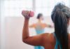 재등록이 가장 많이 나오는 수업의 비밀 woman in blue tank top holding pink dumbbell
